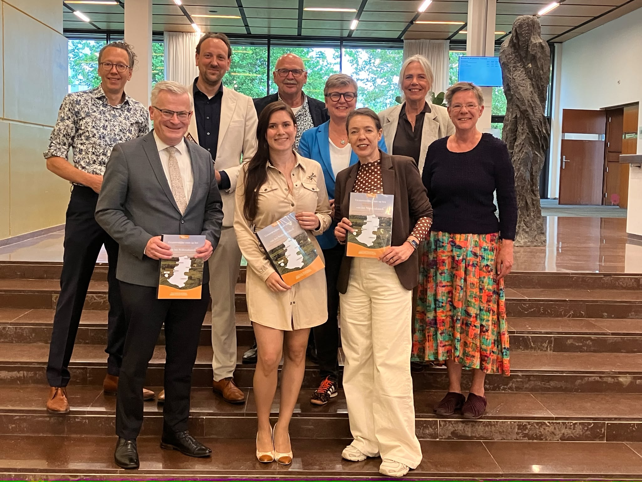 stuurgroep nedersaksisch biedt visiedocument aan
